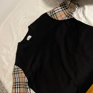 Burberry t-shirts  - Storlek L 