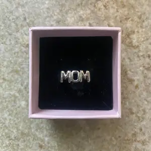 Wow/Mom ring- stainless steel