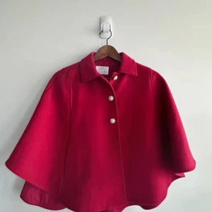 fin vår kappa - från zara kids, köpte den i plick, bra skick.