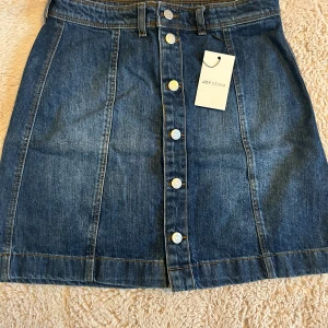Jeans kjol  - Aldrig använts. Jätte snyggt material 💕