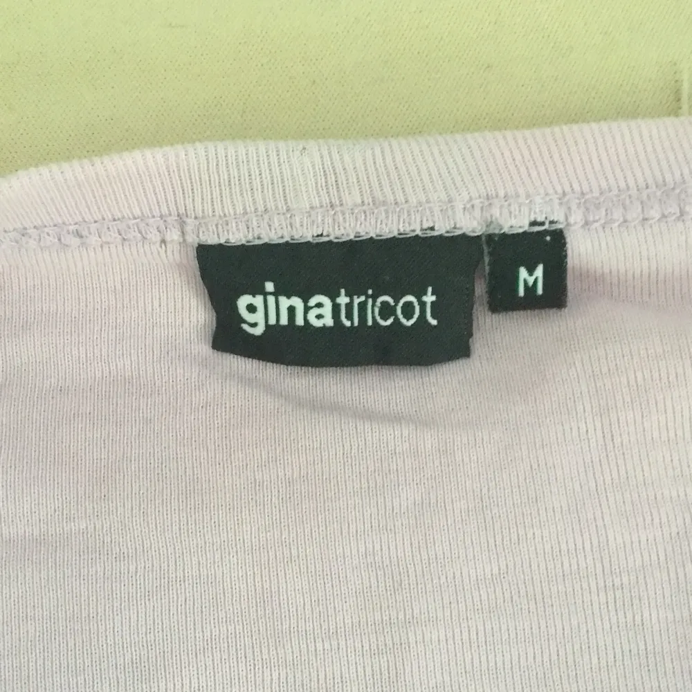 Säljer denna tröjan från Gina, aldrig använd stl M. Skriv för fler bilder. Tröjor & Koftor.