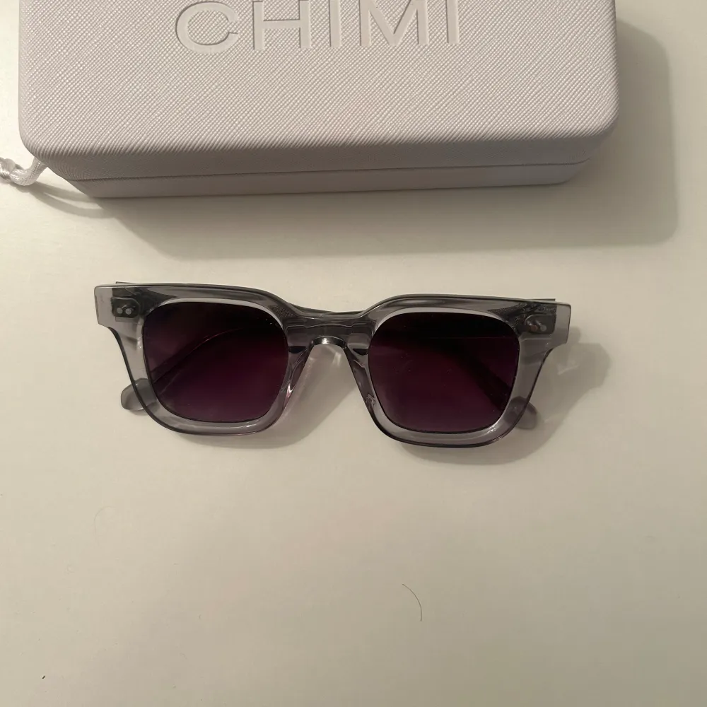 Säljer ett par Chimi solglasögon. Har använts ett par gånger men är fortfarande i mycket bra skick. Övrigt.