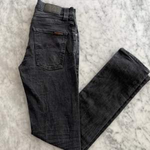 Säljer nu mina nudie jeans. Modellen heter grim tim och är i storlek 30W 32L. Näst intill nyskick!  Nypris 1400kr, mitt pris endast 390kr!