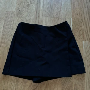 Skort  - Kjol/shorts från Zara ☺️