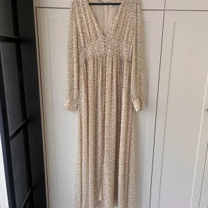 Adoore Napoli - Slutsåld adoore klänning. Använd 1 gång