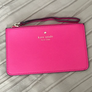 Kate Spade wristlett  - Helt ny! Kvitto finns ej. Köparen står för frakten 🌸