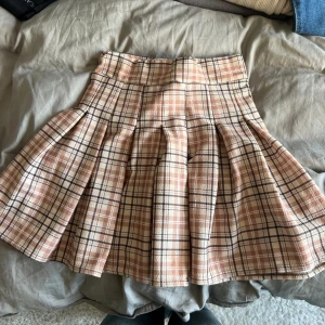 Kjol - Supersnygg kjol🧡 Köparen står för frakten!