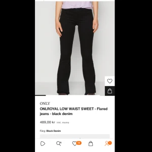 Svarta lågmidjade jeans - Har använt 3 gånger. Bra skick! Lägg gärna prisförslag 