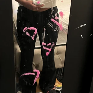 Lågmidjade utsvängda svarta jeans  - Deme från vero Moda storlek S !! 