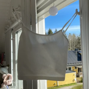 Crop top linne - Jättegulligt cropped linne! 