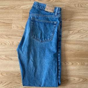 Weekday space jeans relaxed Storlek 27x30 Nypris 600kr Hör av dig vid frågor!