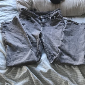 Jeans - Bra skick, gråa, high waisted, straight jeans