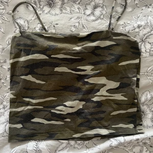 Linne topp - Linne topp från Ginatricot i storlek L men sitter mer som en M