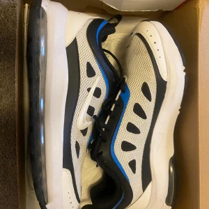 Nike skor  - Nike air Max ap  Inte använd så mycket 8/10 Size 43 Snabb äffär går jag ner i pris  