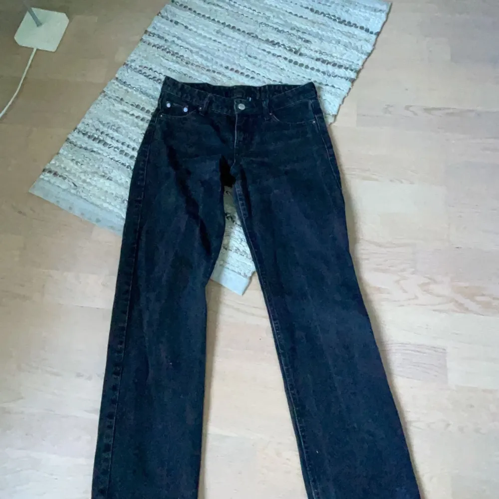 Storlek 24/30! Använda en gång men blivit livet för stora tyvärr. Jeans & Byxor.