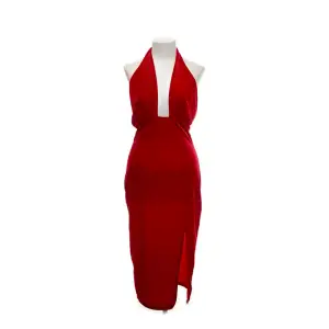 såå fin röd klänning med slit och öppen rygg!!❤️strl L.