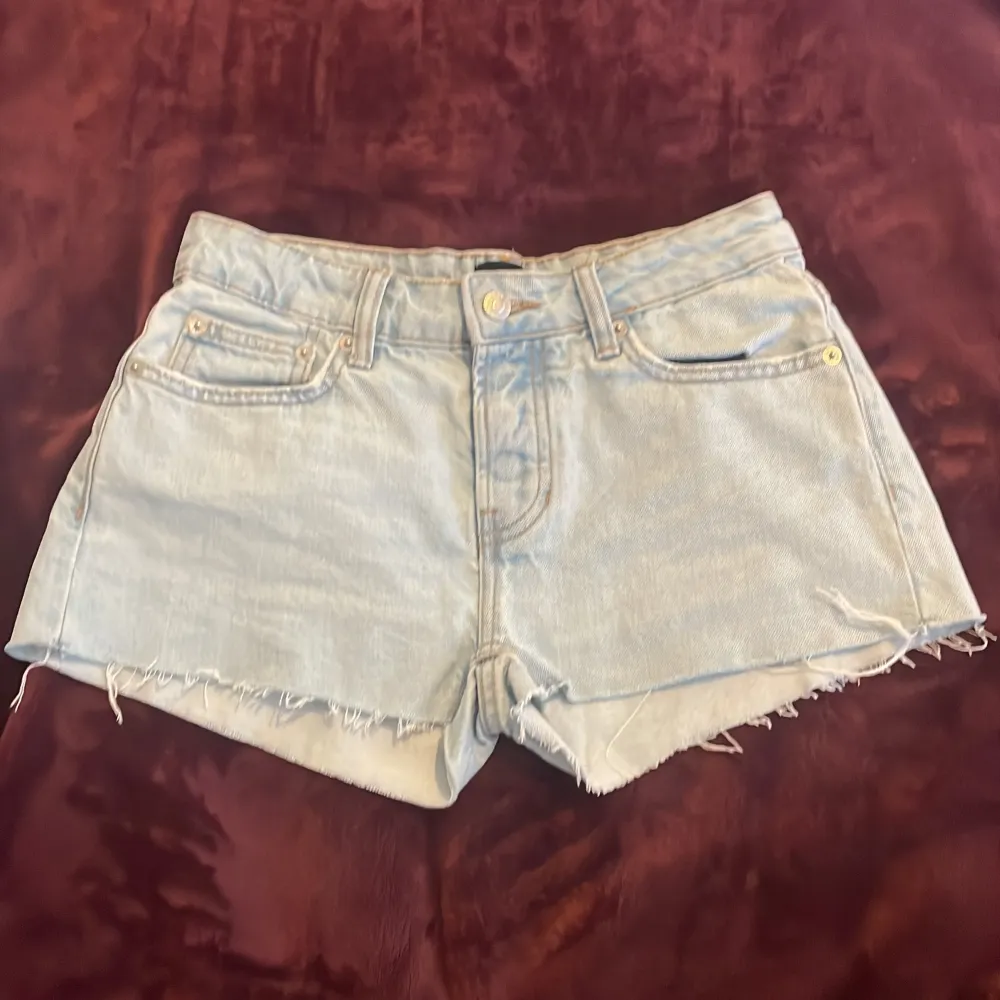 Ett par jättefina short från lager 157 i storlek xs. Säljer på grund av att jag aldrig har använt dem därför är shorts i jättebra skick💞. Shorts.