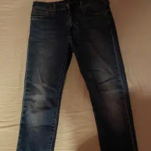 Säljer ett par Levis jeans jag växt ur knappt använda och riktigt fina( tar emot byten)
