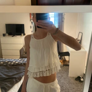 Topp - Jätte söt topp som inte kommer till användning. Toppen är från Kappahls barnavdelning och är i storlek 140 men är som en XS-XXS. Därför billigare. Inga defekter.
