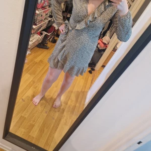 Omlottklänning - Fint skick, använd några få gånger