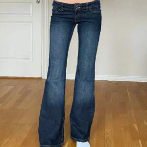 Lågmidja bootcut jeans, dom är i bra skick ❤️ priset kan diskuteras ❤️ 