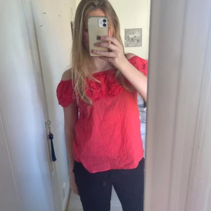 Off shoulder - Superfin topp perfekt nu till sommaren 