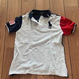 Säljer en Ralph Lauren piké T-Shirt köpt för 599kr mit pris: 199kr