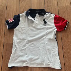 Säljer en Ralph Lauren piké T-Shirt köpt för 599kr mit pris: 250kr