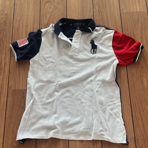 Ralph Lauren - Säljer en Ralph Lauren piké T-Shirt köpt för 599kr mit pris: 199kr