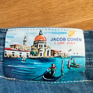 Tja, säljer nu mina jacob cohen jeans, extremt bra skick. Om du har en fråga är det bara att skicka ett pm! TAR EJ BYTEN!
