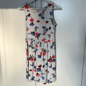Sommar klänning - Jöttefin sommarklänning💕