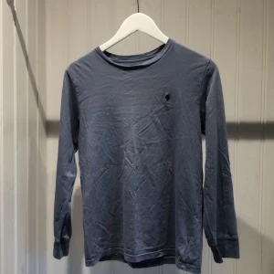 Ralph Lauren tröja  - Tja,säljer en fin Ralph Lauren tröja🤩 Skik 8/10 använd ett fåtal gånger. Skriv om ni är intresserade 👍🏻