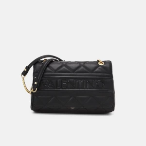 Valentino väska  - Säljer nu min fina valentino väska som knappt är använd  väskan är  köpt för 1500kr 💕 Skriv för fler bilder 