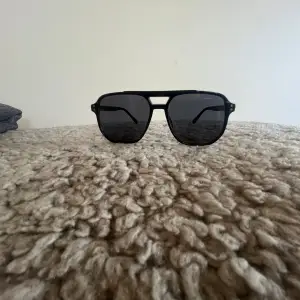 Hej säljer ett par Helt oöppnade uv-400 solglasögon ,perfekt för sommaren