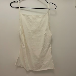 Topp - Så fin vit topp med öppen rygg från Zara! Perfekt till sommaren! 