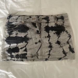 Tie dye lågmidjade kjol - Söt lågmidjade kjol med tie dye mönster!