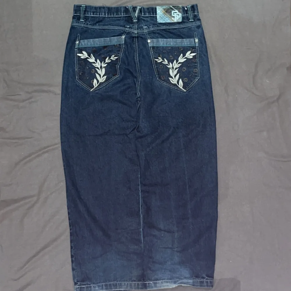 Rare Vintage Southpoles i storlek Waist 40, Riktigt coola Jeans med väldigt detaljerat baktryck fortfarande i bra kvalitet. Jeans & Byxor.