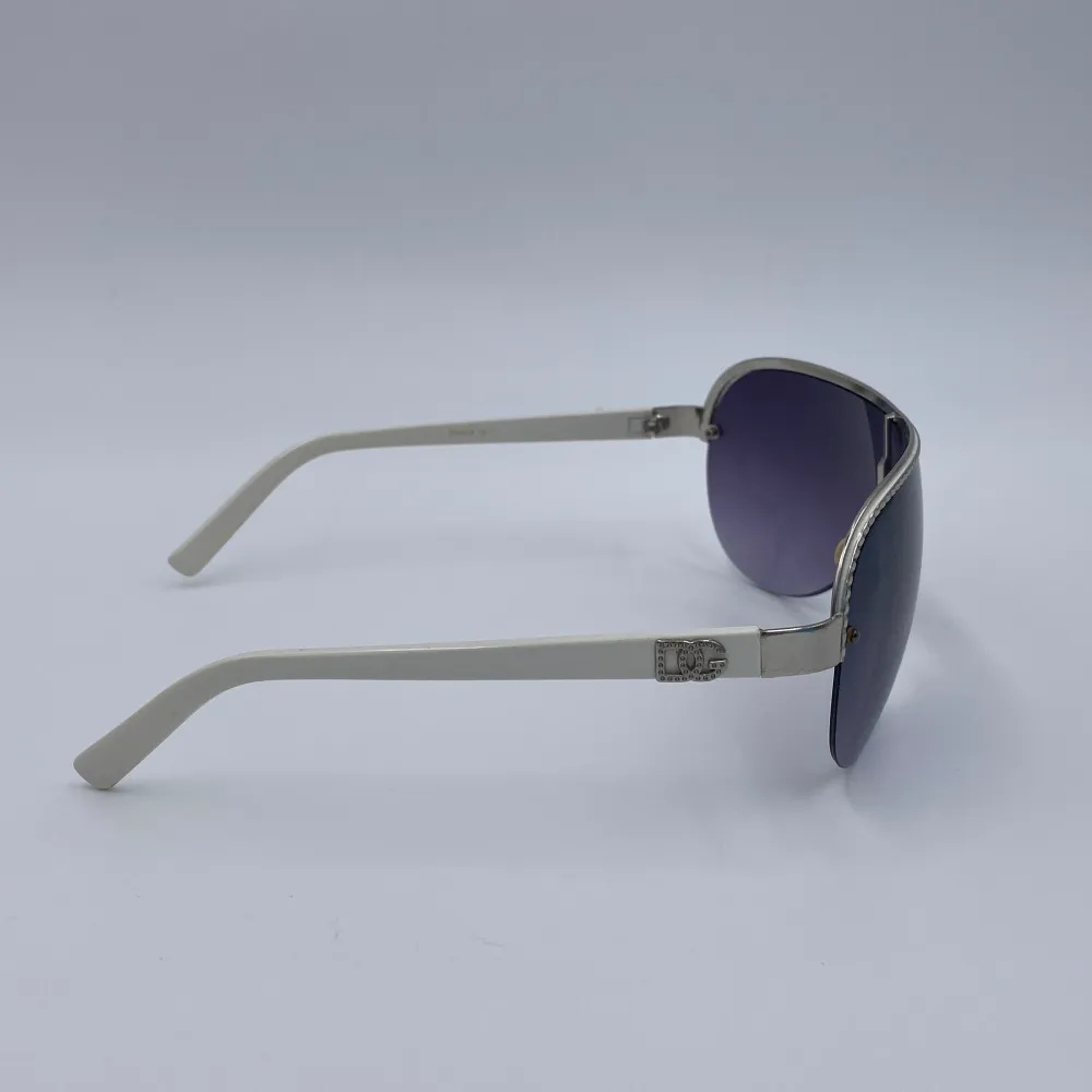 Super coola vintage solglasögon från D&G! (Använt skick, så kan förekomma någon repa på glasen). Övrigt.