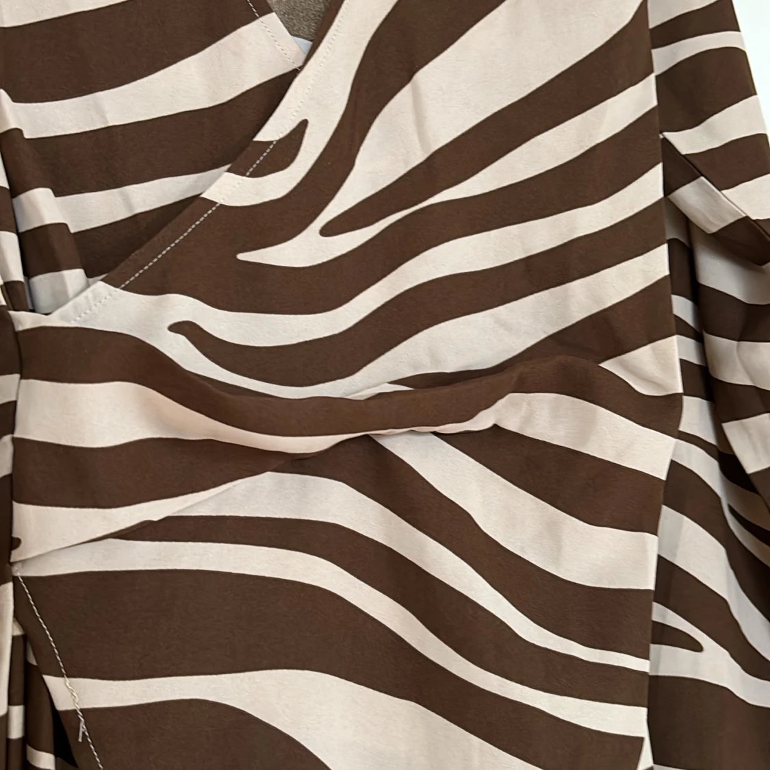 SLUTSÅLD fantastisk klänning NAKD - 93