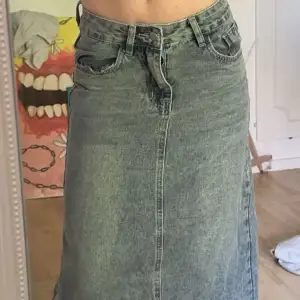 Lång fin jeans kjol till sommar