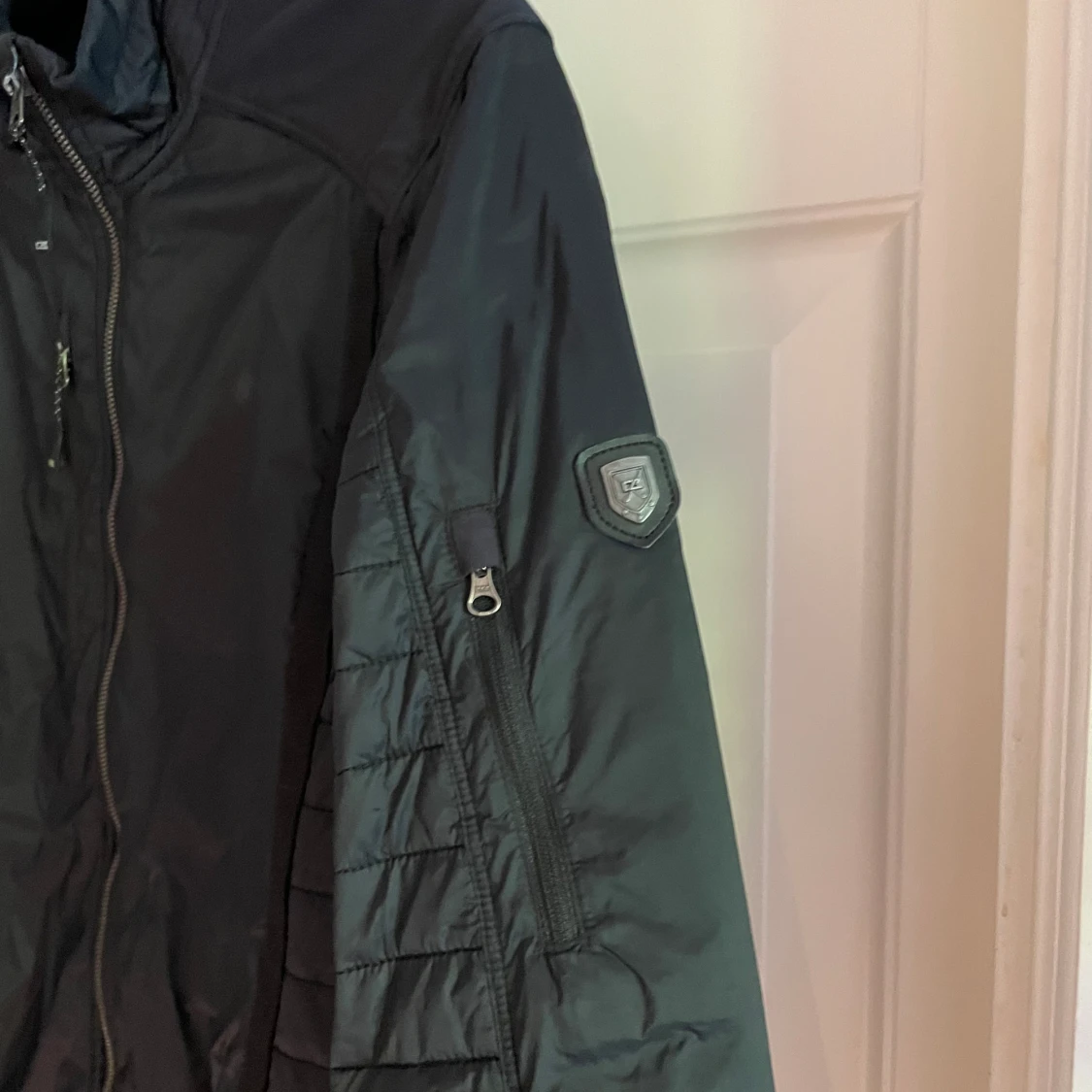 Svart Cutter & Buck Windbreaker  - 90