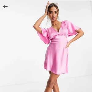 Rosa klänning - Använd 3-4 gånger som ny