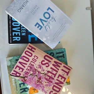 Collen hoover and Ana huang booksw -  Böcker till salu 100 kr styck eller 399 kr tillsammans 