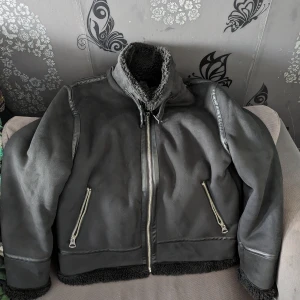 Vinterjacka  - Vinterjacka i mocka, fodrad Strl L I gott skick 