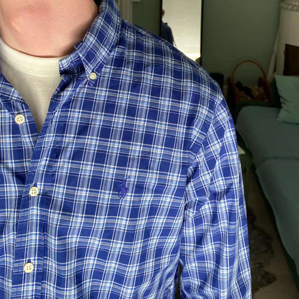 Jävligt soft flanellskjorta från Ralph Lauren i mycket fint skick 🙌 han på bilden är 186, skriv vid fråga 👍 . Skjortor.