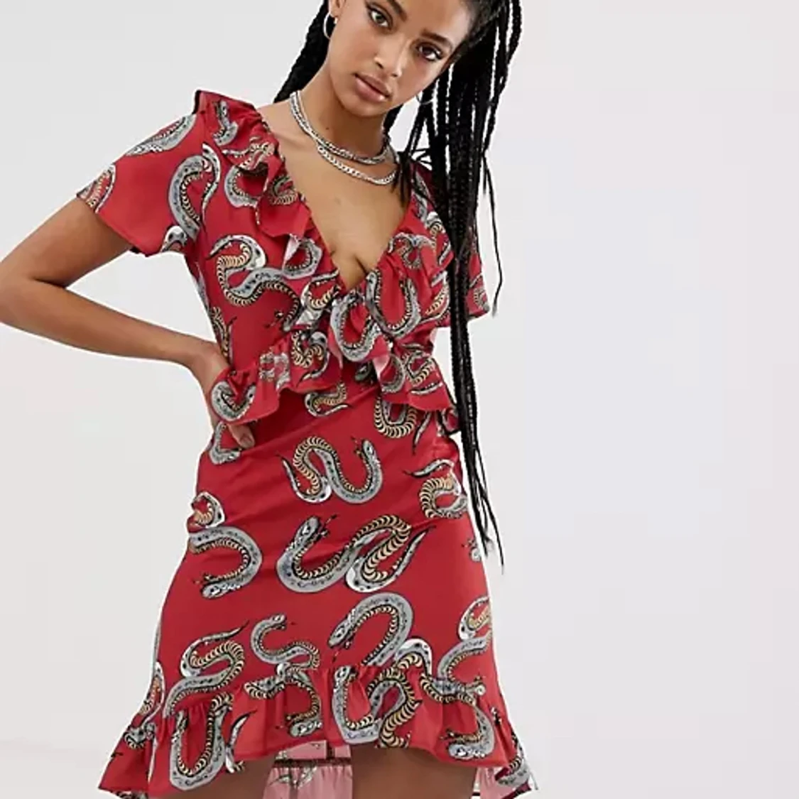 NY röd klänning med tryck och volanger  - 91