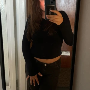 långärmad topp - säljer denna långärmade stickade tröjan från zara på grund av att den är för liten. Superfint skick💞