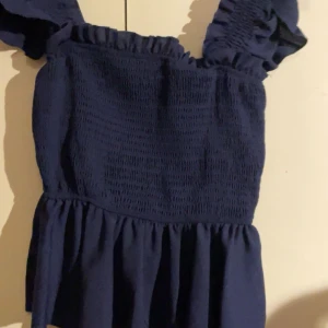 Linne - Linne med volang armar, köpt förra sommaren, 