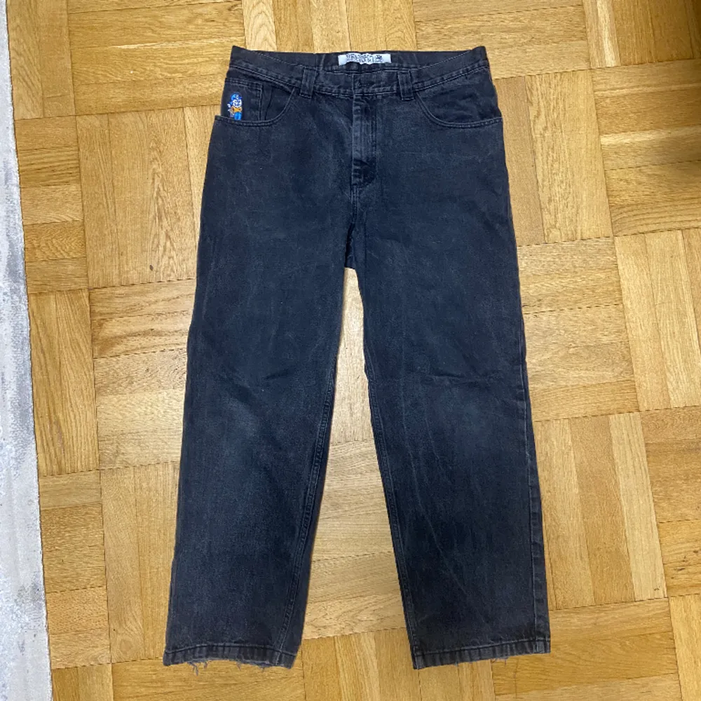 Jeans från märket polar skate and co. Original färgen är svårt men de har fått en grå nyans i tvätten . Jeans & Byxor.