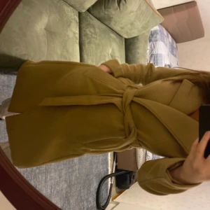 Brun-Beige Kappa 🧥 - Jag har använd några gånger, storlek 36 Ingen retur  